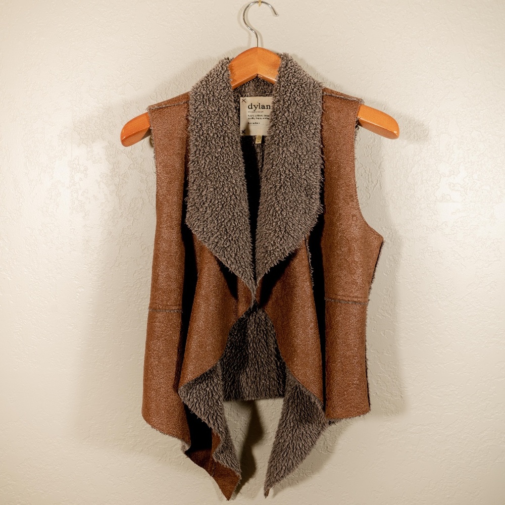 Dylan by True Grit Faux Shearling Vest